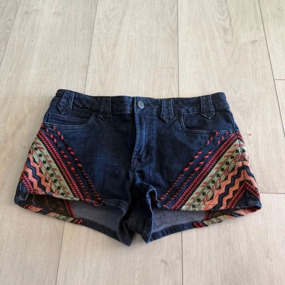 BDG Aztec Tribal Embroidered Dark Wash Denim 5 Pocket Shorts size 30